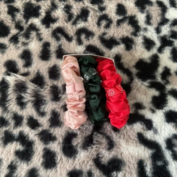 Teleties Silk Scrunchies 3pcs - Picture 3 of 6